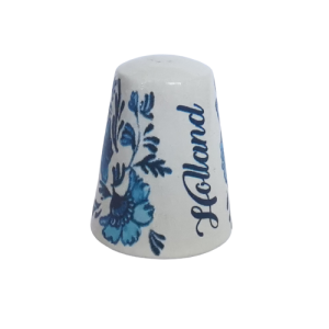Holland souvenir thimble delft blue